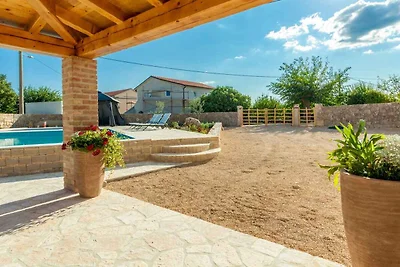 Villa mit Klimaanlage und Pool