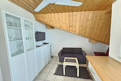 Ferienwohnung mit Balkon, 150 m vom Meer