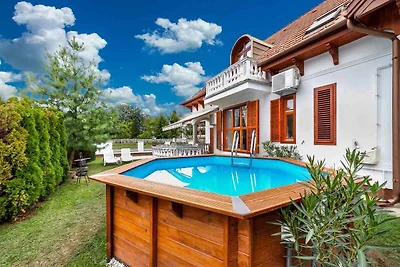 Ferienhaus Mit schöner Einrichtung, Pool,