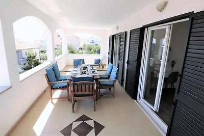 Ferienhaus mit Aussenpool und Fitness