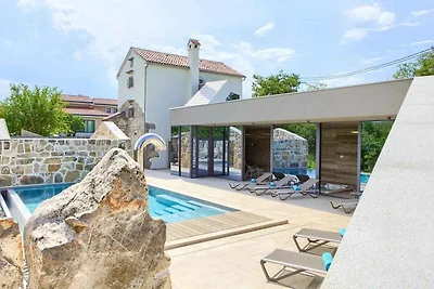 Villa mit Pool und Klimaanlage