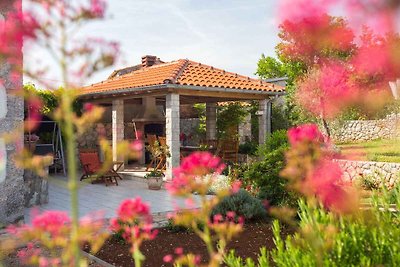 Villa mit Terrasse und Grillmöglichkeit