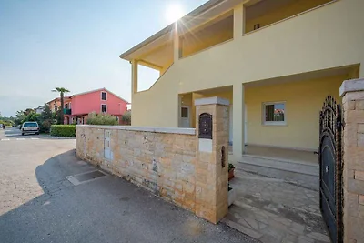 Ferienwohnung mit Garten und Klimaanlage