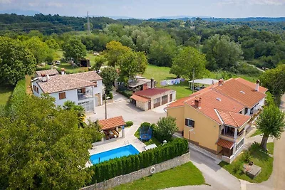 Ferienhaus mit Pool und Klimaanlage