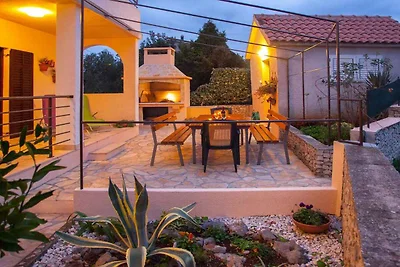 Ferienwohnung mit privatem Pool und Garten in