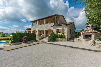 Villa mit Pool und Whirpool