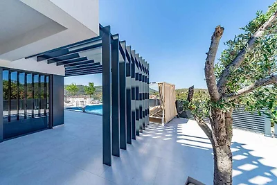 Villa mit Pool und Meerblick