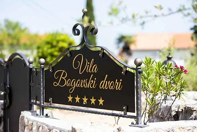 Villa mit Pool und Klimaanlage