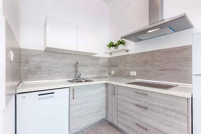 Ferienwohnung mit Pool- und Meerblick