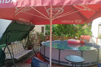 Ferienwohnung mit Pool, WLAN und Terrasse