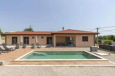 Villa mit Schwimmbad