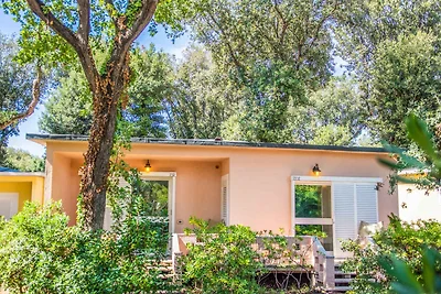 Villa mit Klimaanlage, Pool und Terrasse