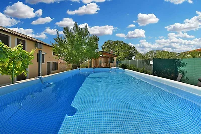 Ferienhaus mit Pool und Klimaanlage