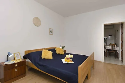 Ferienwohnung mit Garten und Klimaanlage
