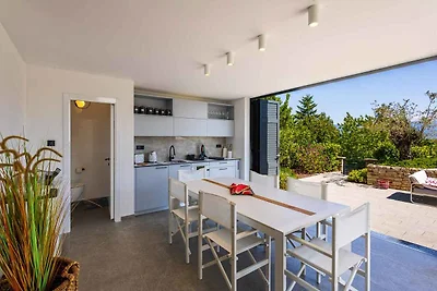 Villa mit Pool in ruhiger Lage