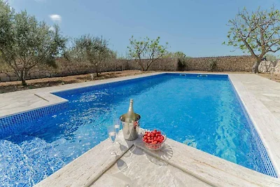 Villa mit Pool und Klimaanlage