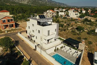 Ferienwohnung mit Swimmingpool, Grillterrasse