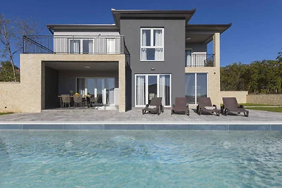 Ferienhaus Villa mit Pool und Grill