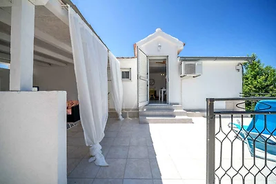 Ferienwohnung mit Terrasse und Grill