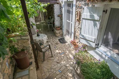 Studio mit TV und Terrasse