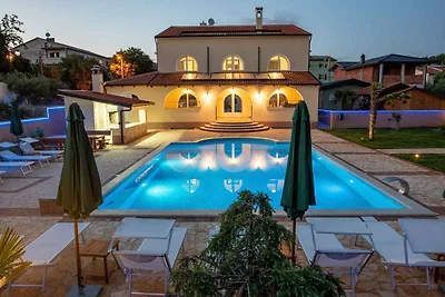 Ferienwohnung mit Pool und Grill