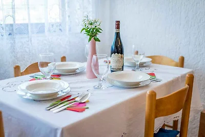 Apartment Zirje mit Meerblick in Strandnähe