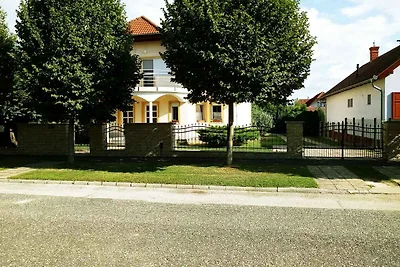 Ferienwohnung mit Terrasse und Garten