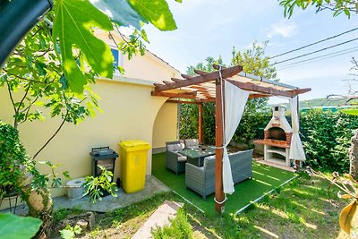 Ferienhaus mit Terrasse und Grill