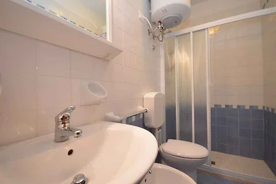 Studio mit Klimaanlage und Balkon