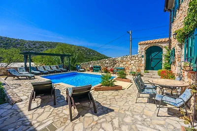 Ferienhaus mit Pool und Klimaanlage