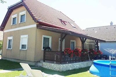Ferienhaus mit Pool, Klimaanlage und WLAN