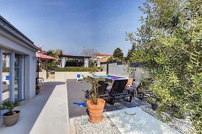 Villa mit Pool und mediterraner