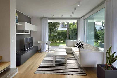 Villa mit Klimaanlage, Dachterrasse und