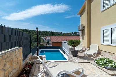 Einladende Ferienunterkunft in Trogir mit pri