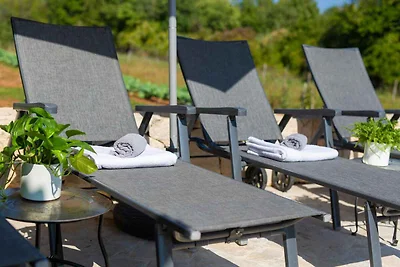 Ferienhaus ruhiger Ort mit Pool