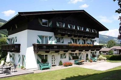 Ferienwohnung mit Balkon und Parkplatz