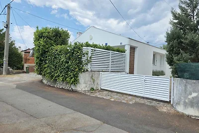 Ferienhaus mit Klimaanlage, Parkplatz und