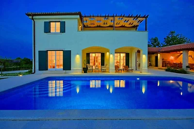 Villa Luxuriöse Villa ALMA