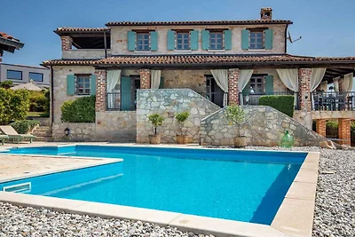 Villa mit Aussenpool