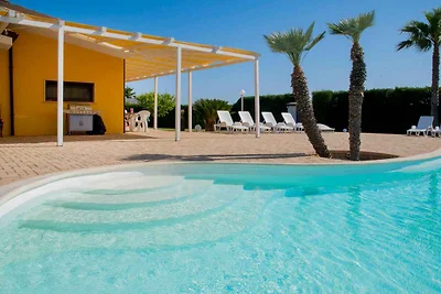 Villa mit Aussenpool und Internet