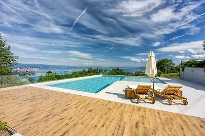 Villa mit Meerblick und Sauna
