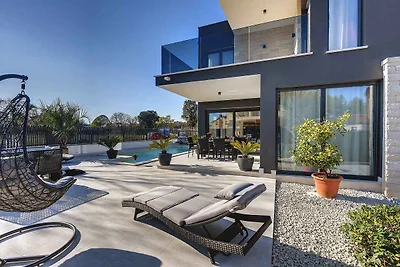 Villa mit beheiztem Pool, Jacuzzi und Sauna