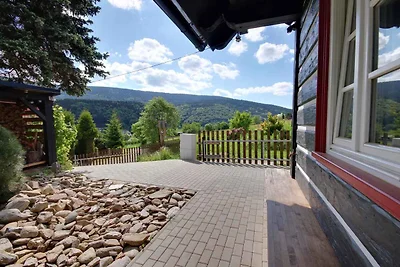 Ferienhaus mit stilvollen Holzmöbeln