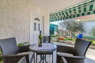 Holiday flat family holiday Okrug Gornji