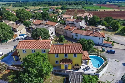 Villa mit Pool und Klimaanlage