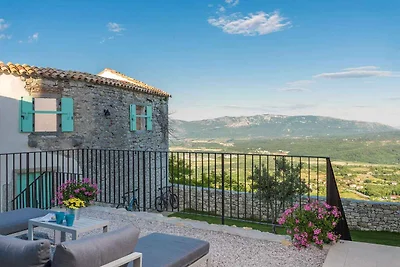 Villa mit Dachpool, Sauna und Garten in idyll