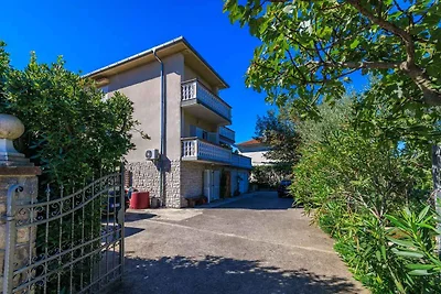 Ferienwohnung mit Terrasse und Parkplatz