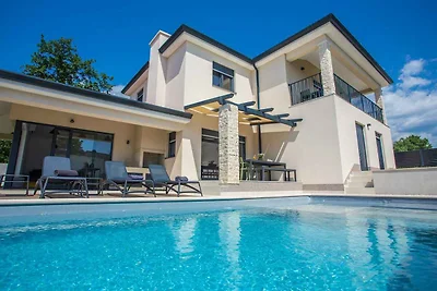 Villa mit Klimaanlage und Pool