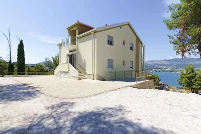 Ferienhaus mit Pool und Klimaanlage