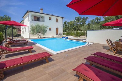 Ferienwohnung mit Pool und Gartengrill